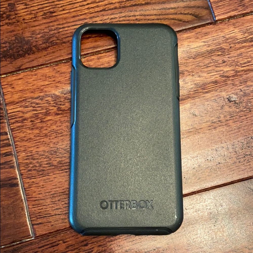 BLACK IPHONE 11 PRO MAX OTTER-BOX PHONE CASE!